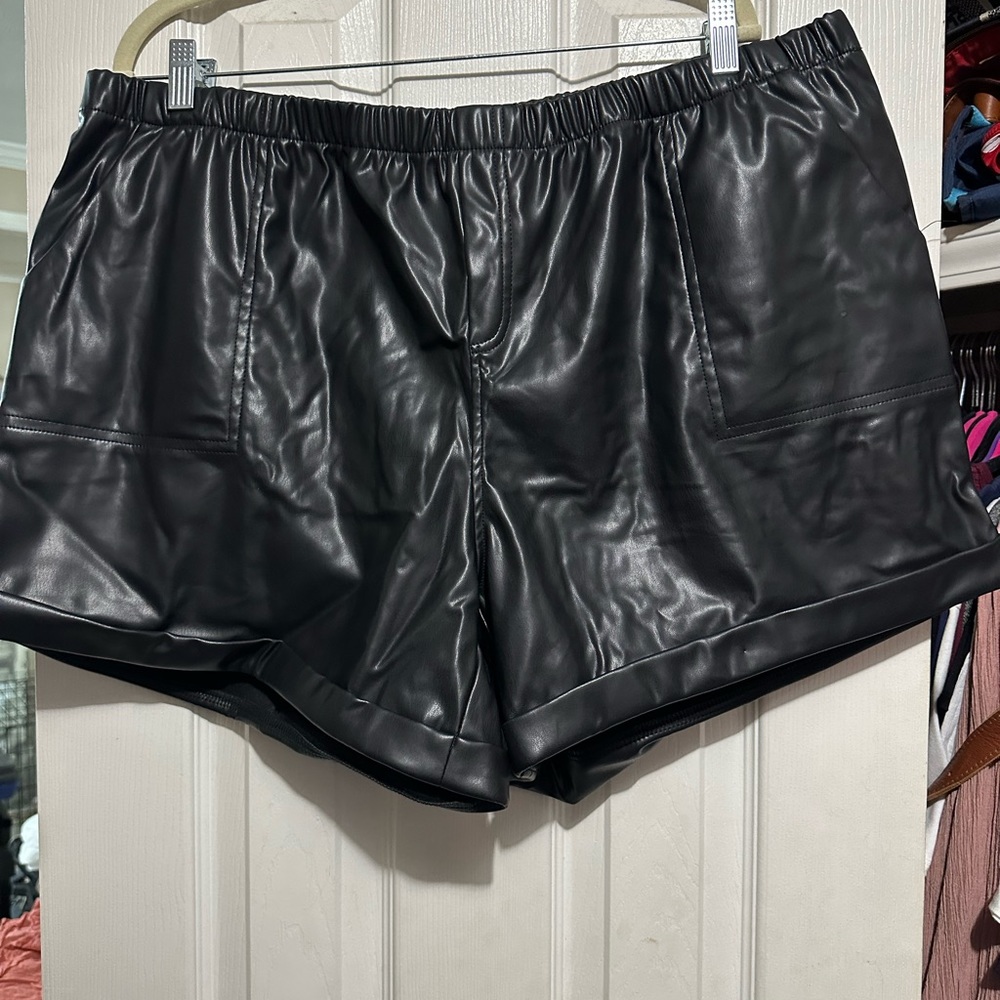 White Birch 3x black faux leather shorts. Elastic waist band.